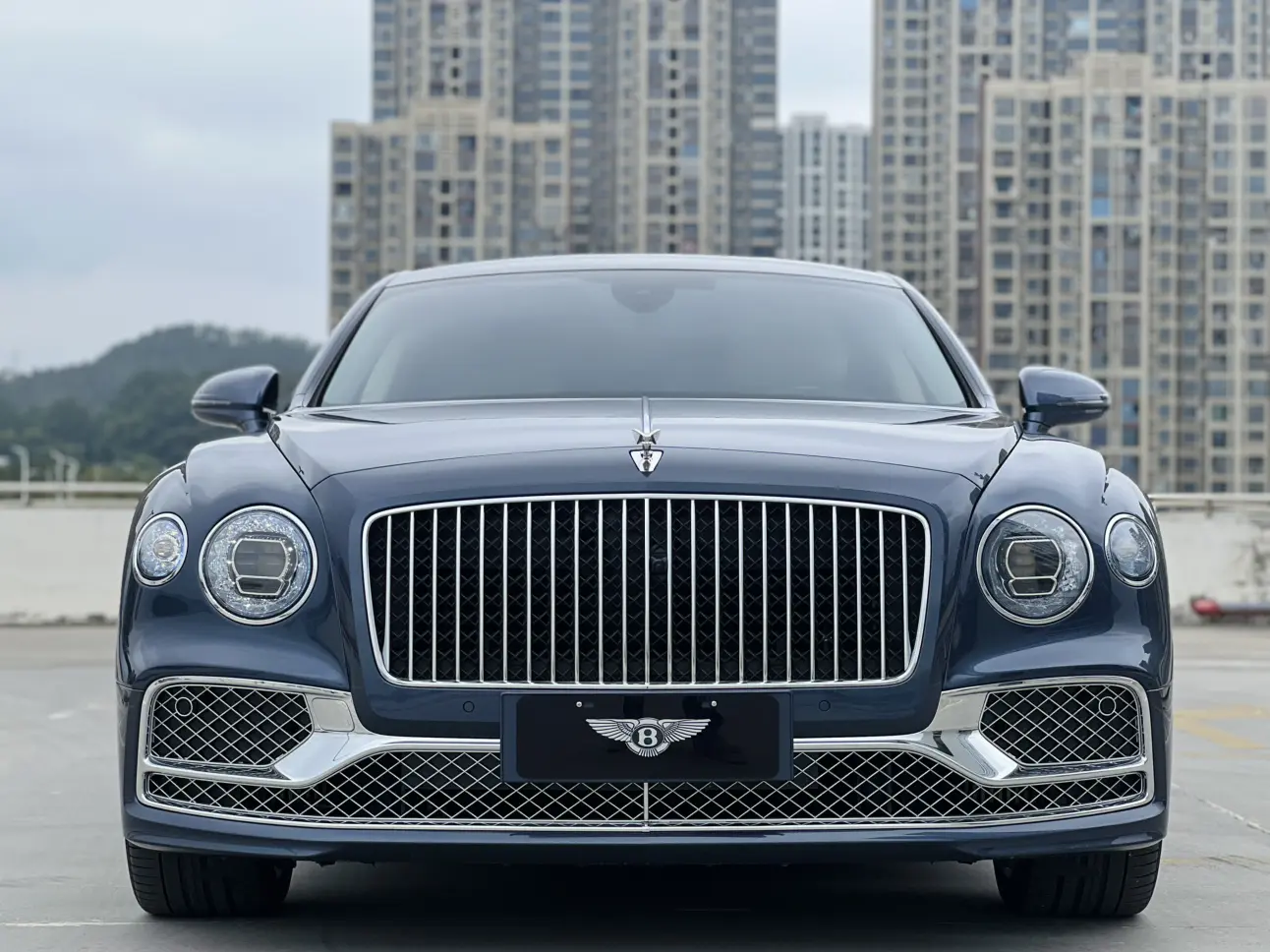 Bentley Flying Spur PHEV  из Китая