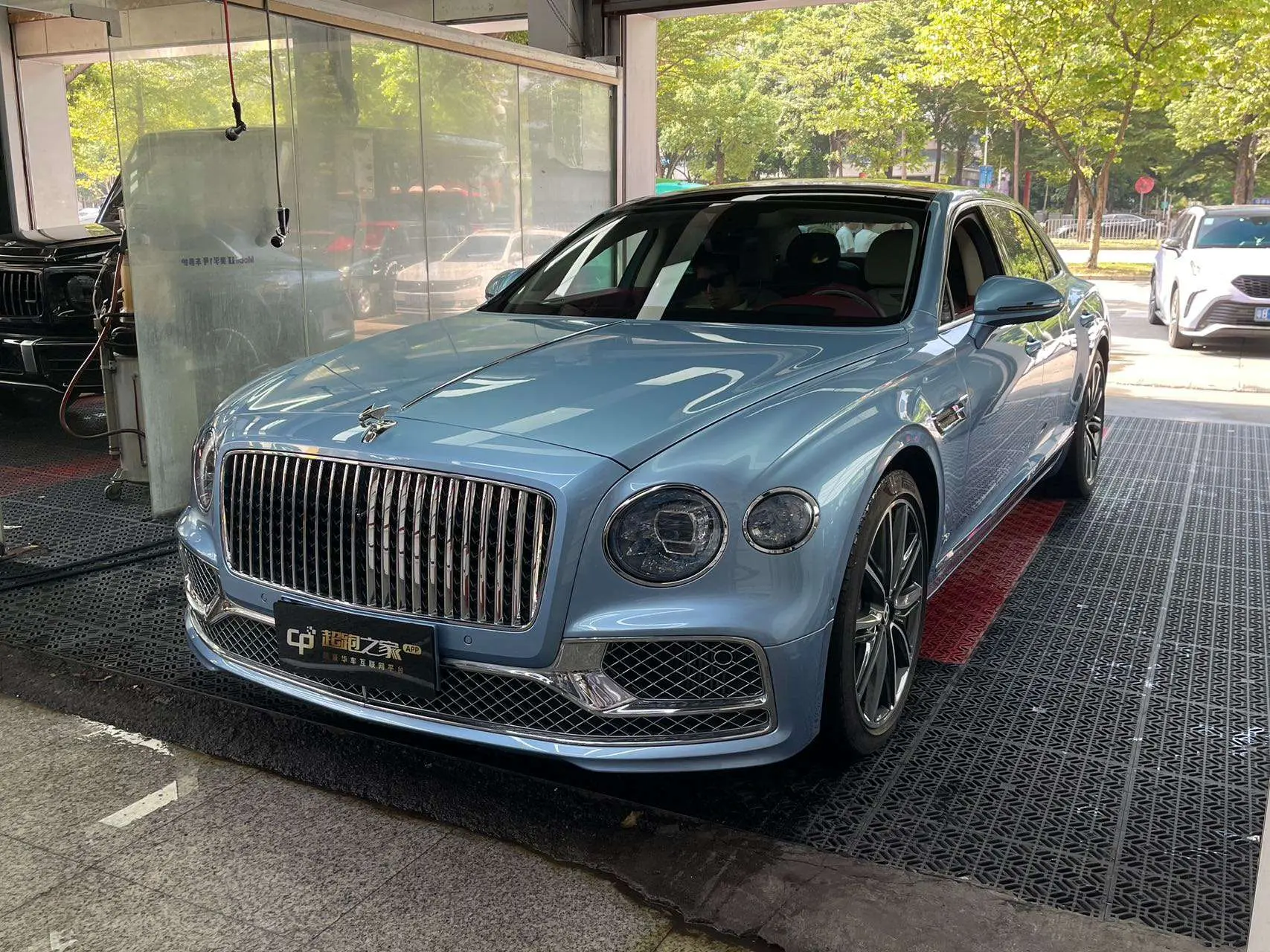 Bentley Galloping  из Китая