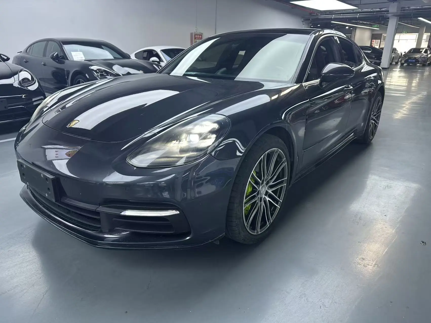Porsche Panamera  из Китая