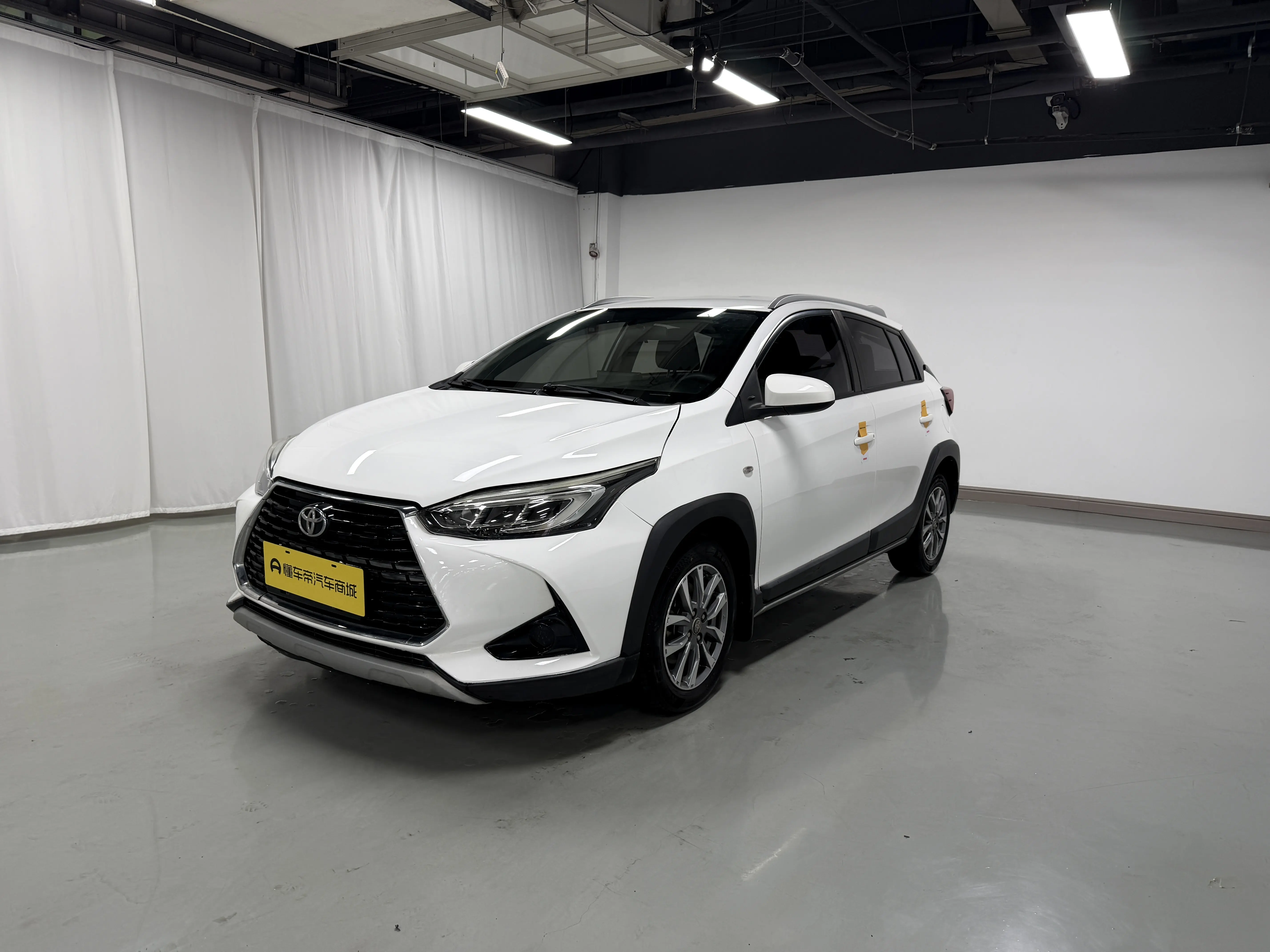 Toyota Yaris L  из Китая