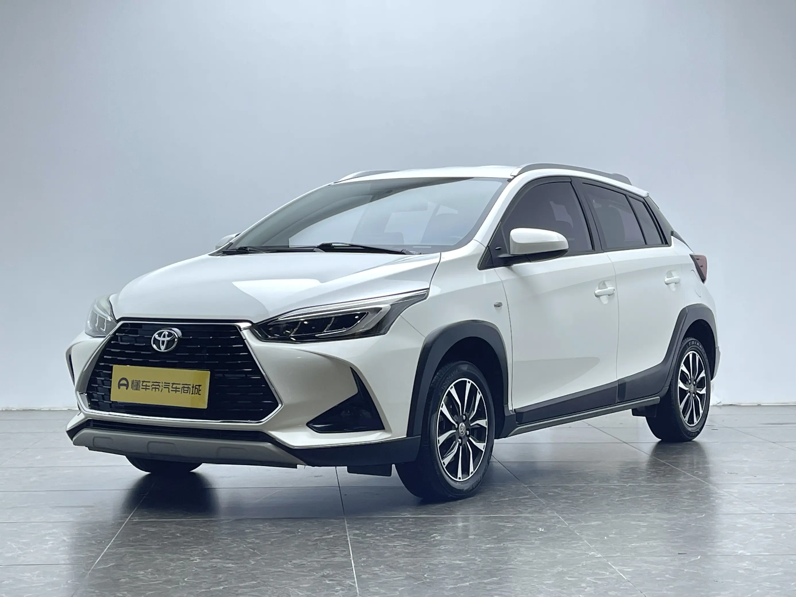 Toyota Yaris L  из Китая