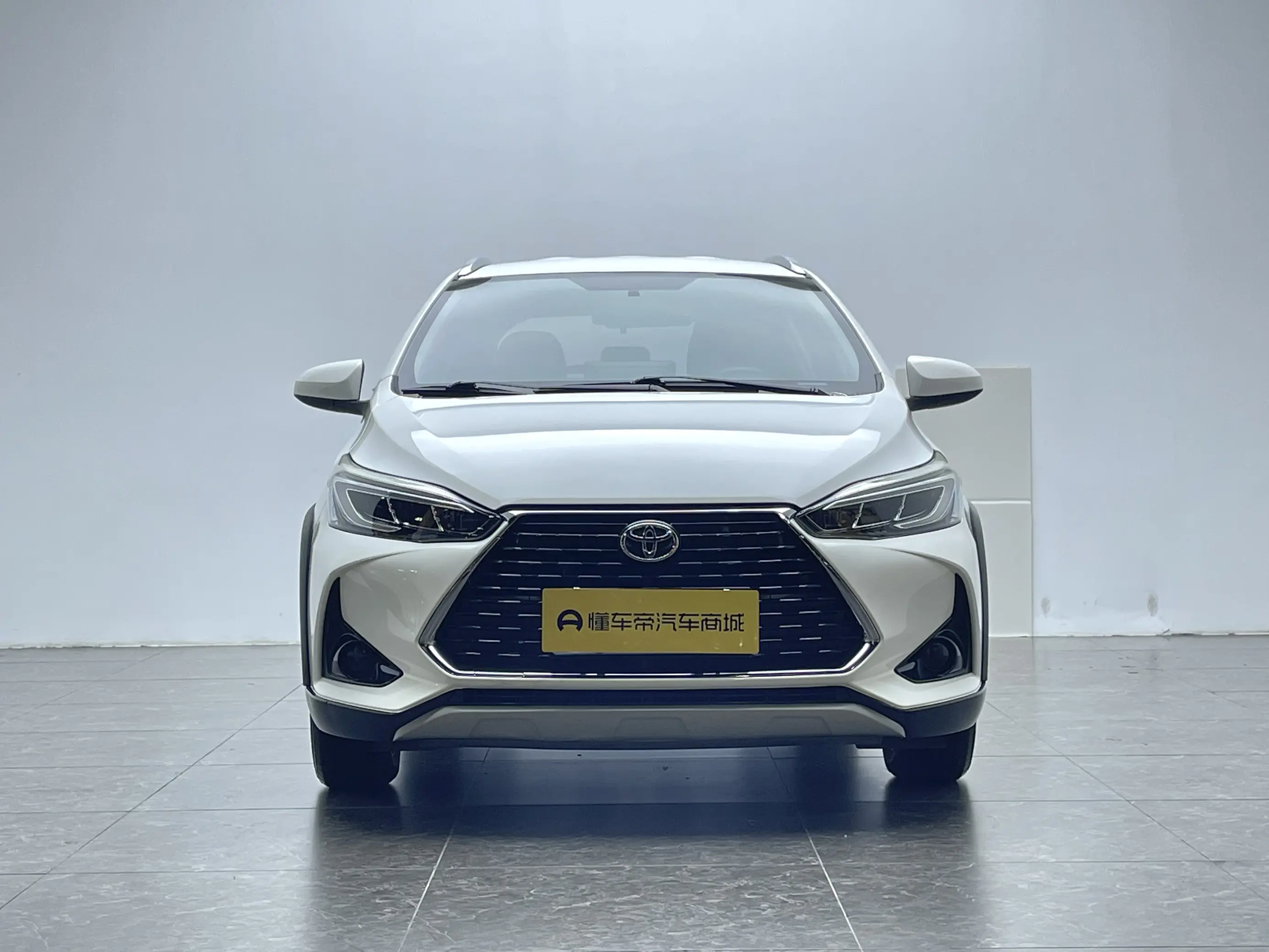 Toyota Yaris L  из Китая