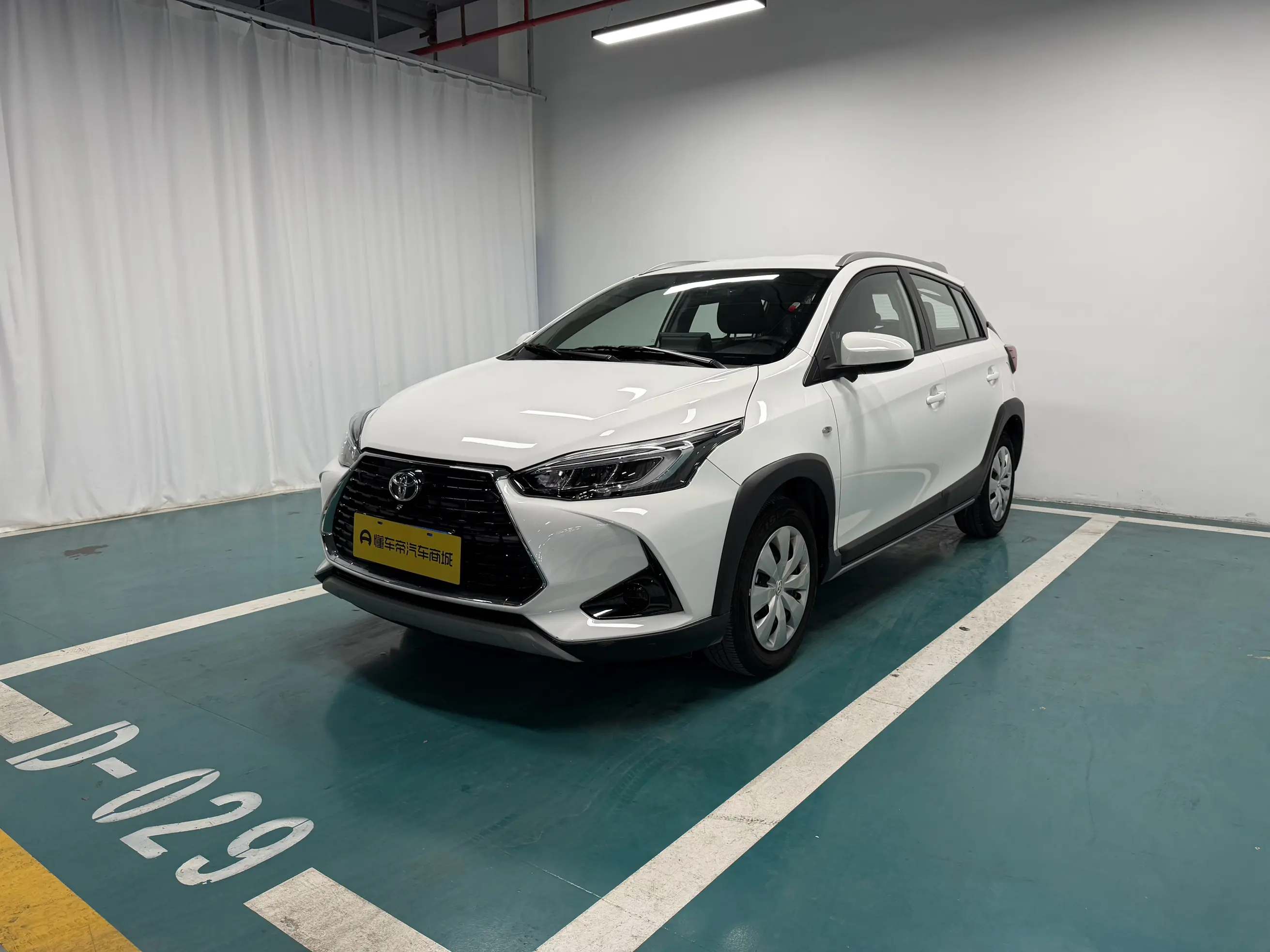 Toyota Yaris L  из Китая