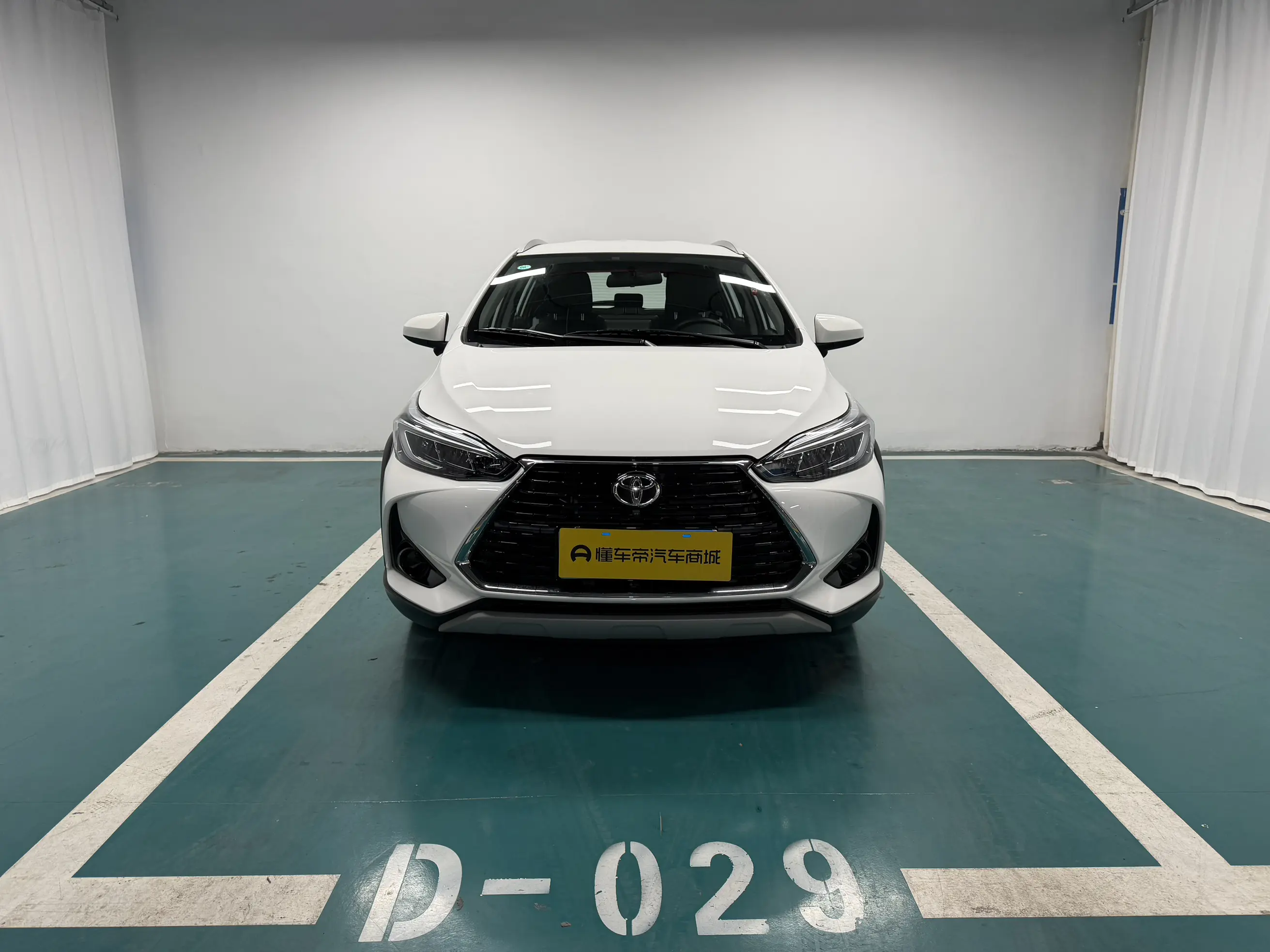 Toyota Yaris L  из Китая