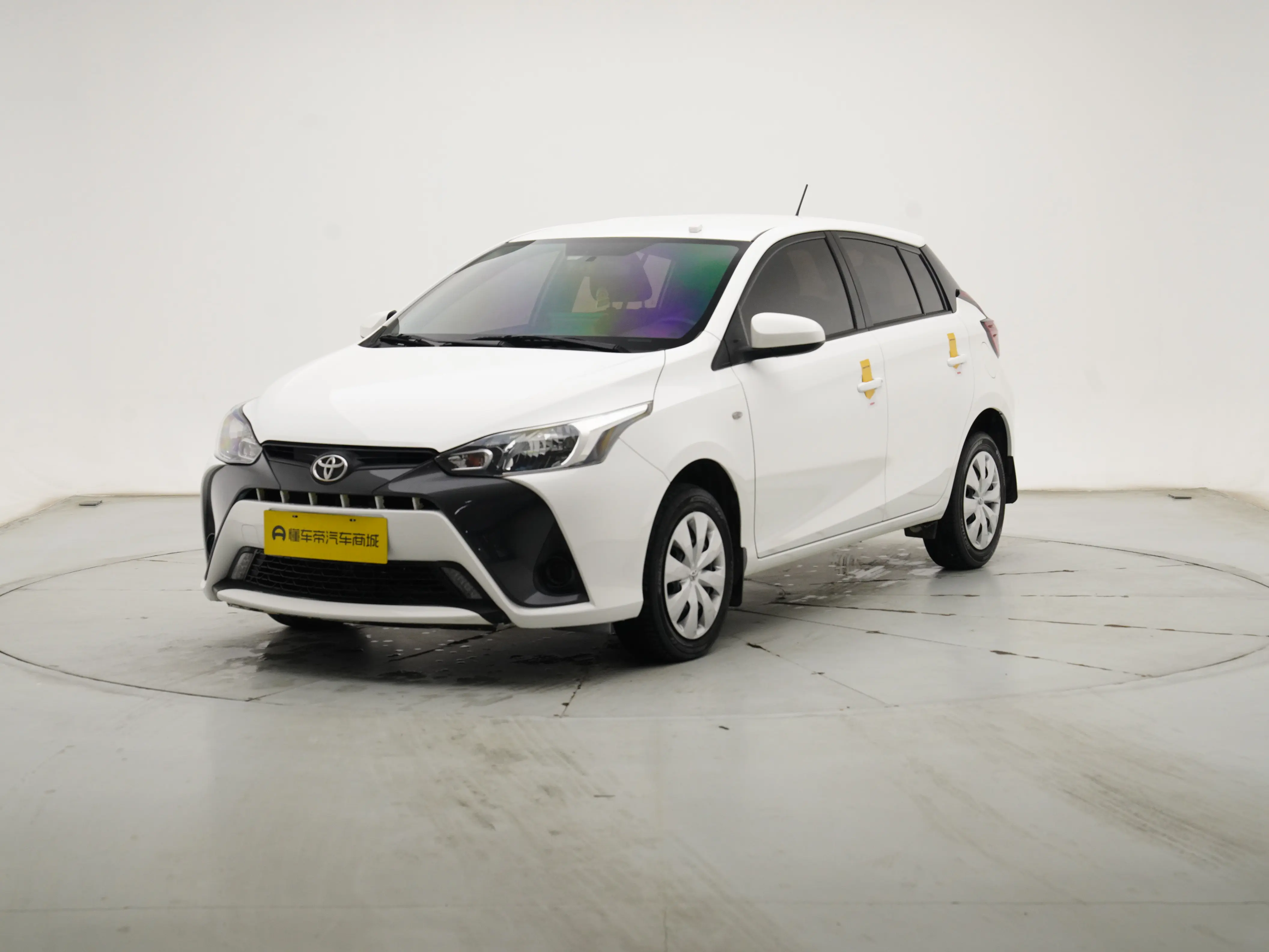 Toyota Yaris L  из Китая