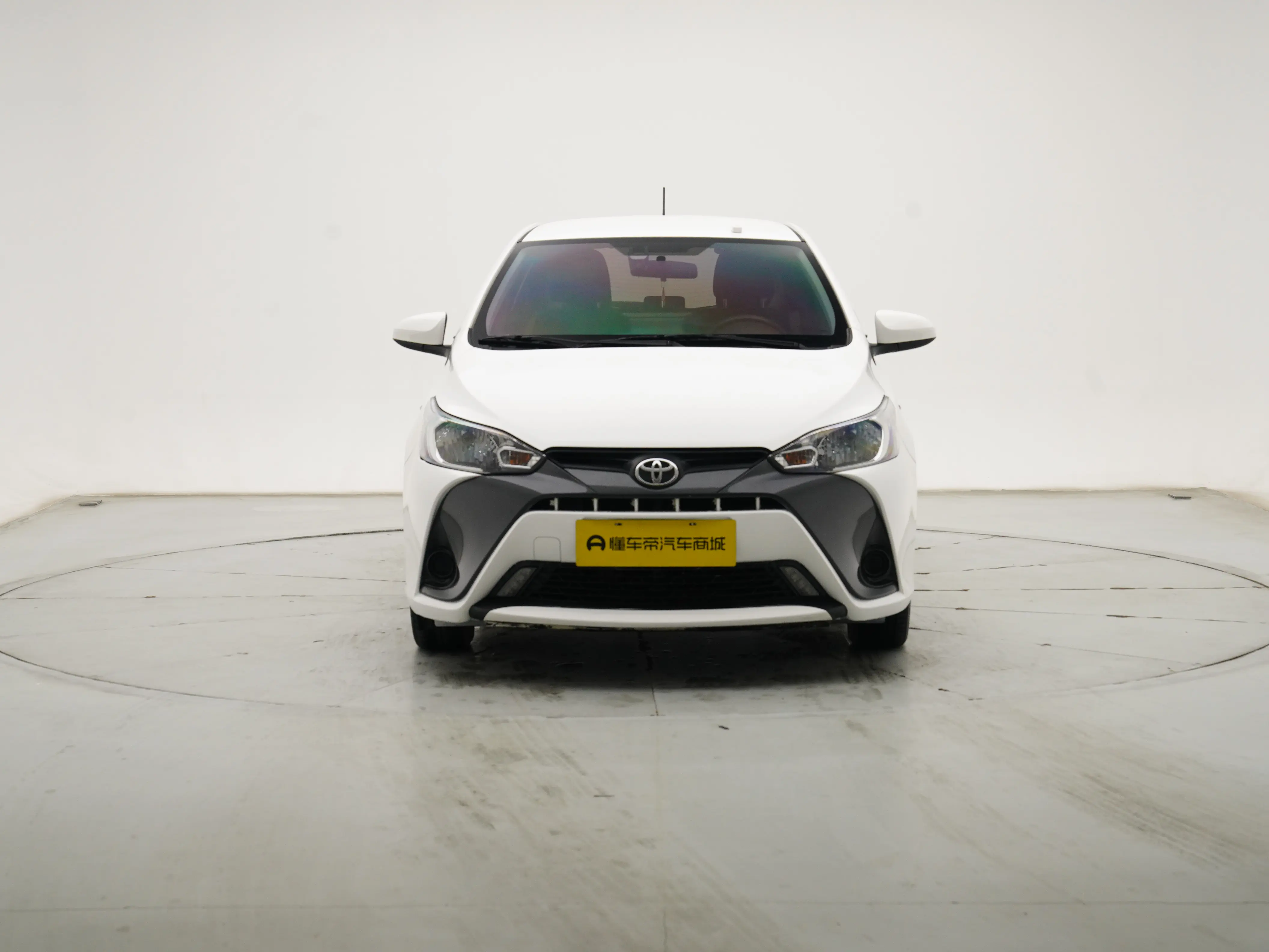 Toyota Yaris L  из Китая