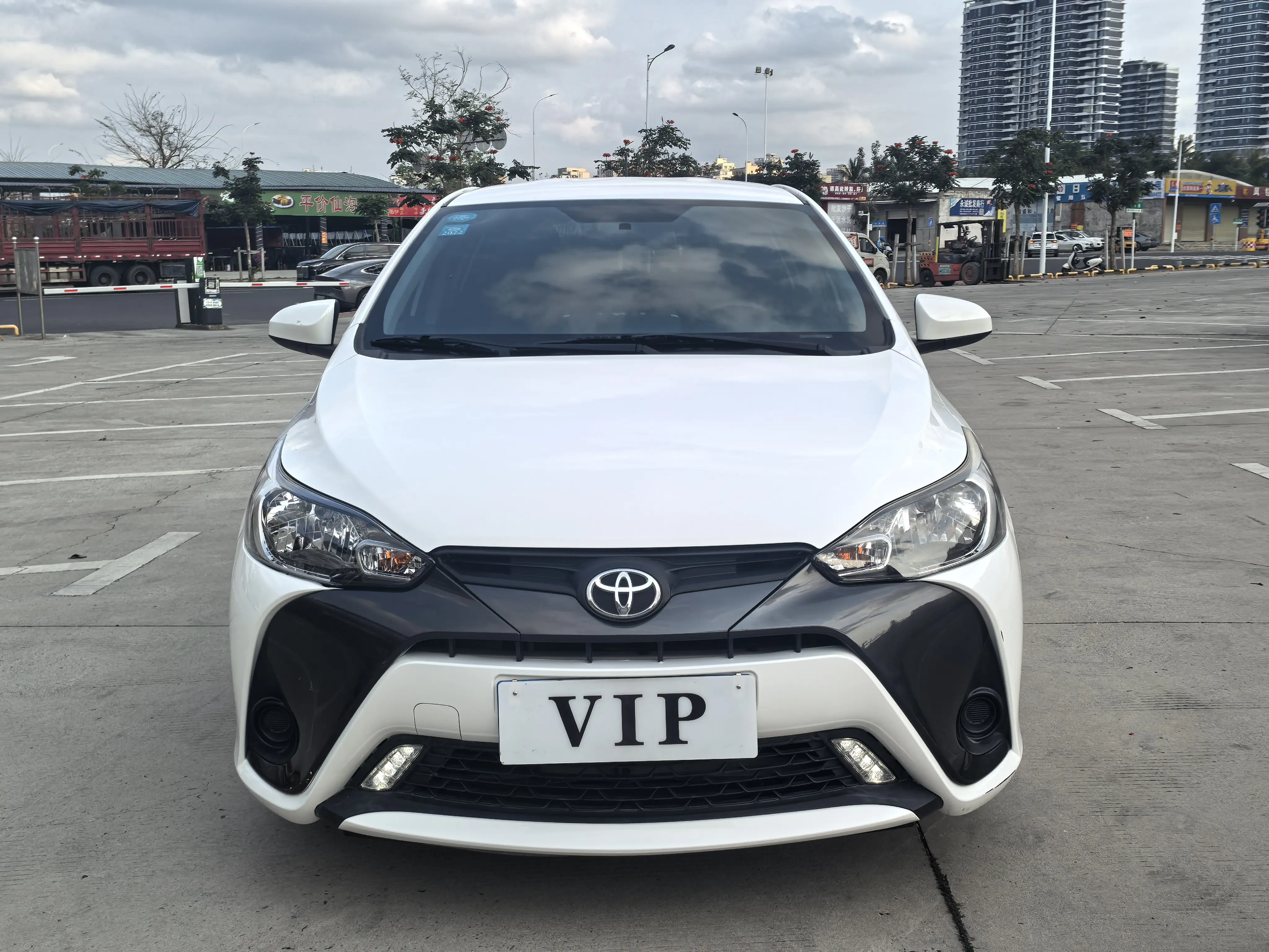 Toyota Yaris L  из Китая