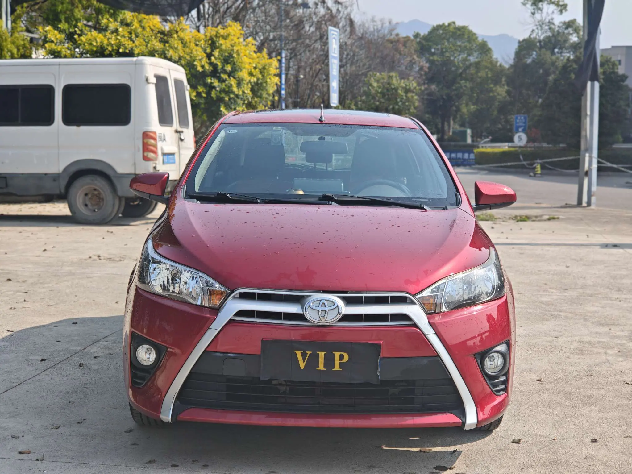 Toyota Yaris L  из Китая