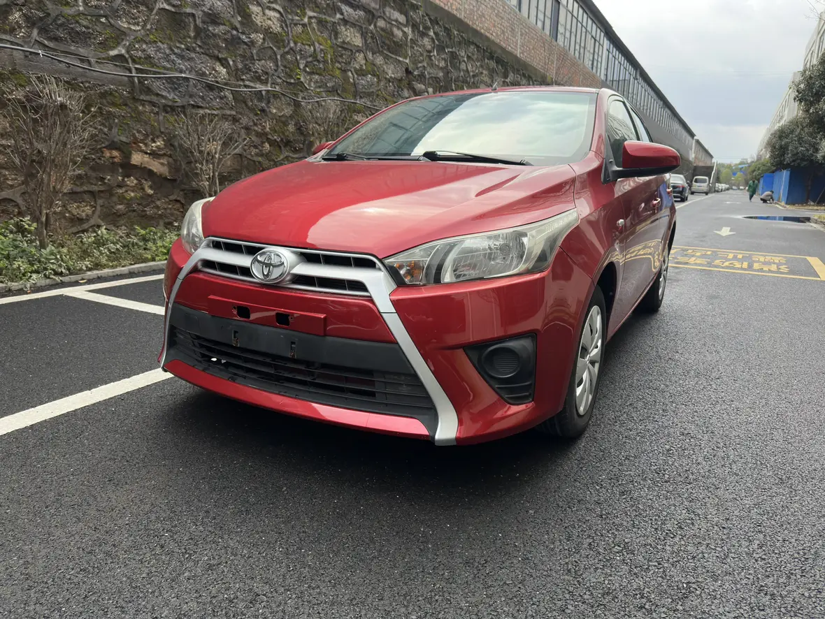 Toyota Yaris L  из Китая