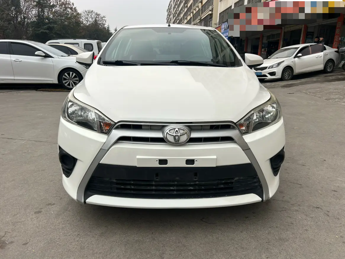 Toyota Yaris L  из Китая