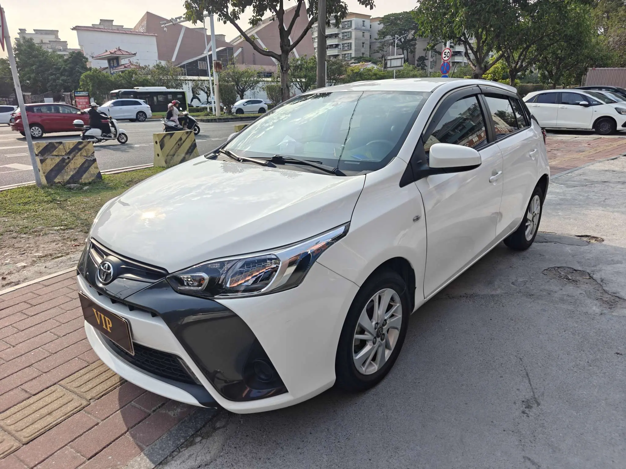 Toyota Yaris L  из Китая