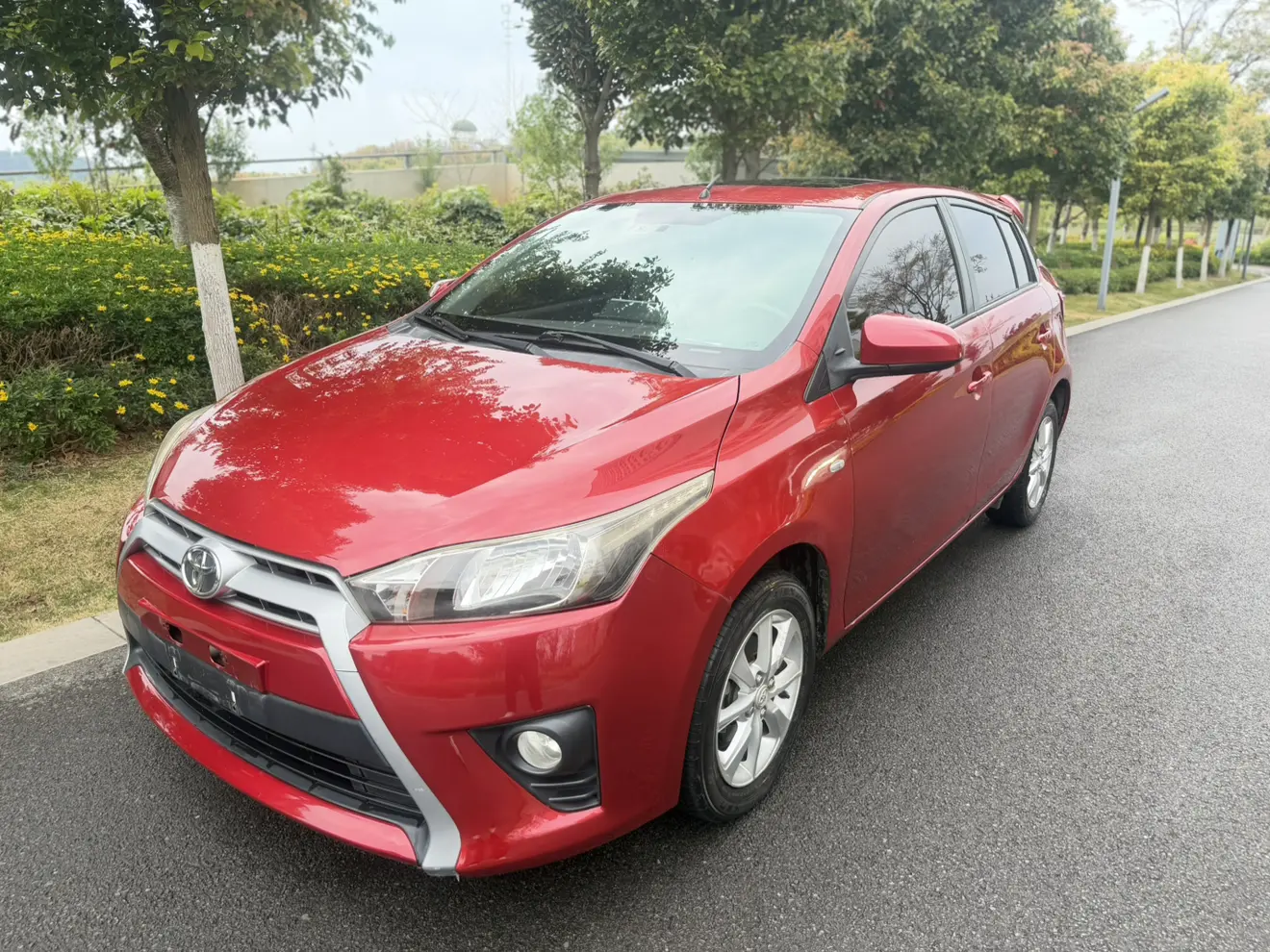 Toyota Yaris L  из Китая