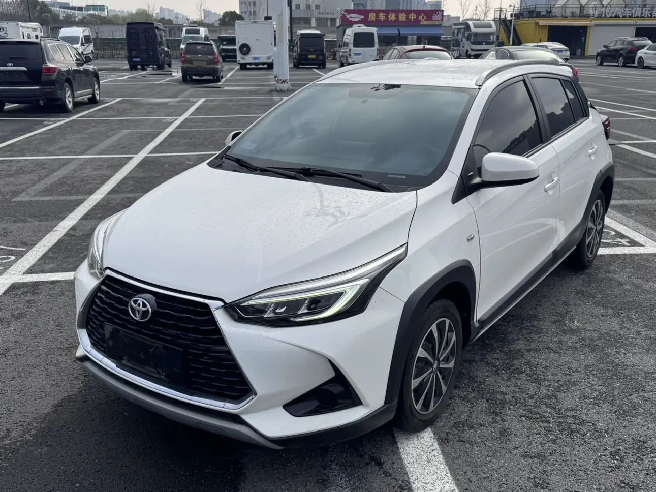 Toyota Yaris L  из Китая