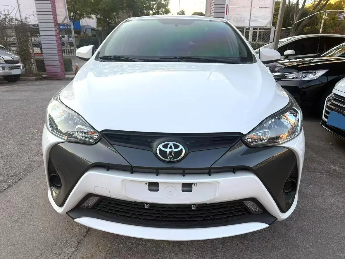 Toyota Yaris L  из Китая