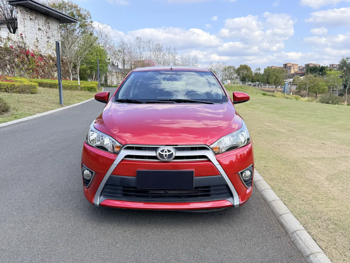 Toyota Yaris L  из Китая