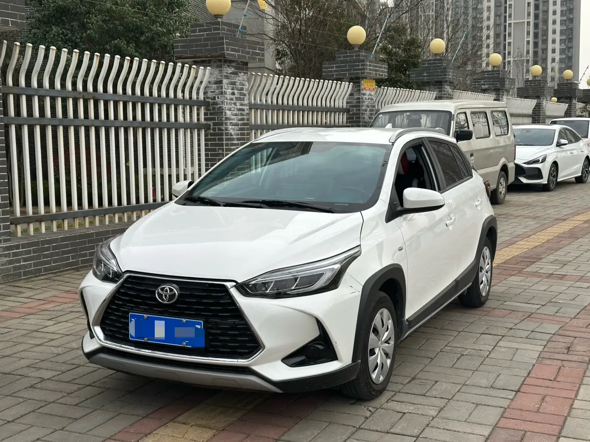 Toyota Yaris L  из Китая