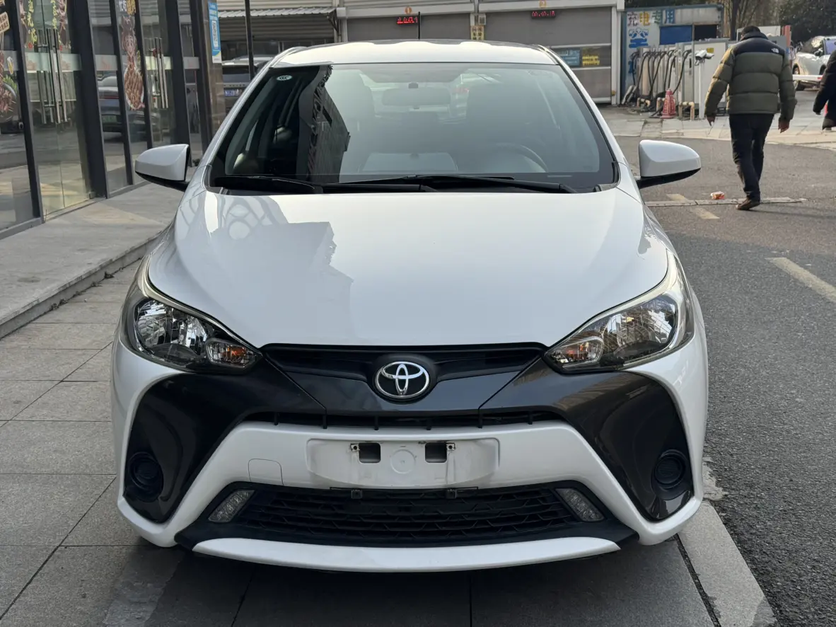 Toyota Yaris L  из Китая