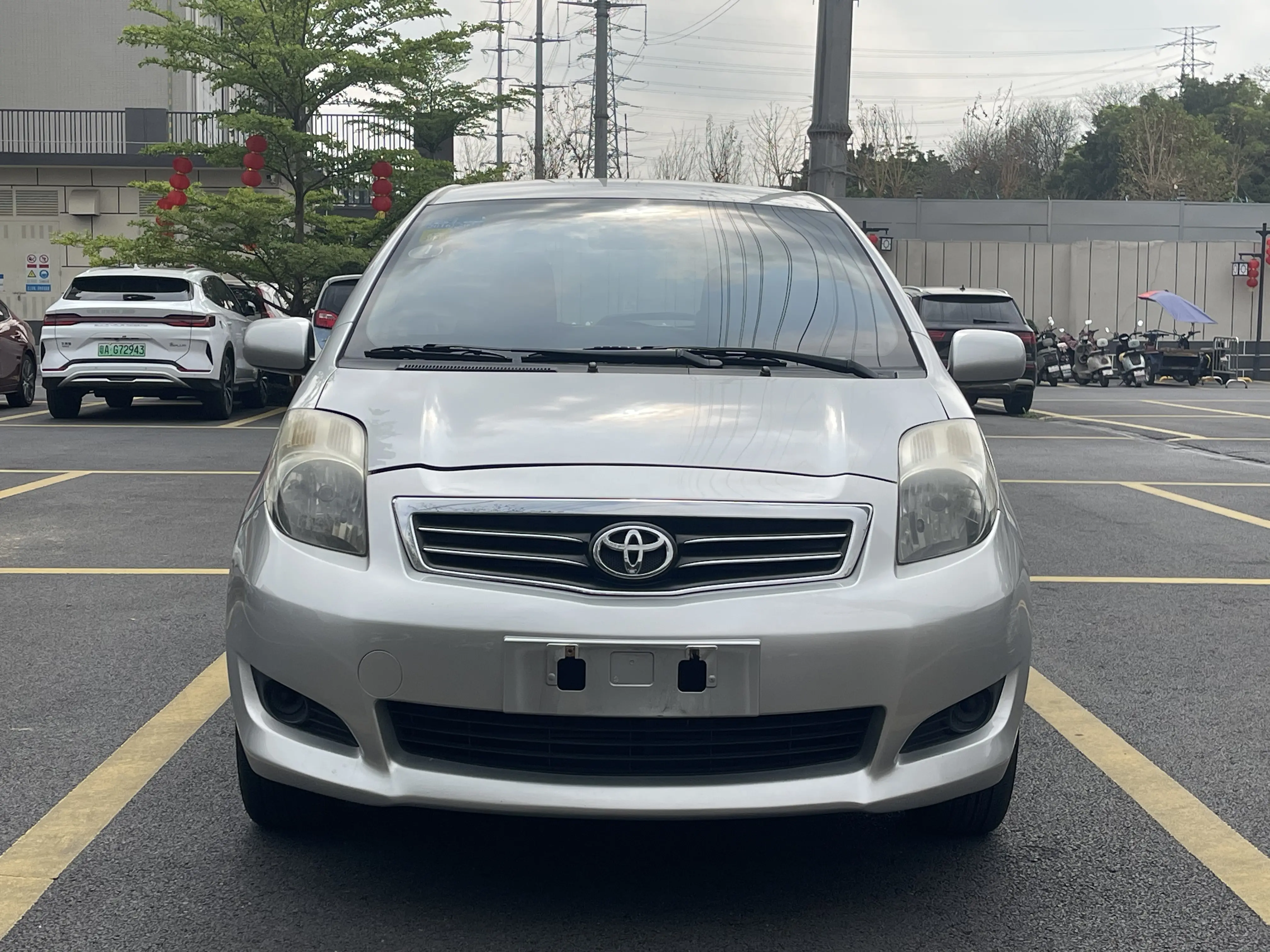 Toyota Yaris  из Китая