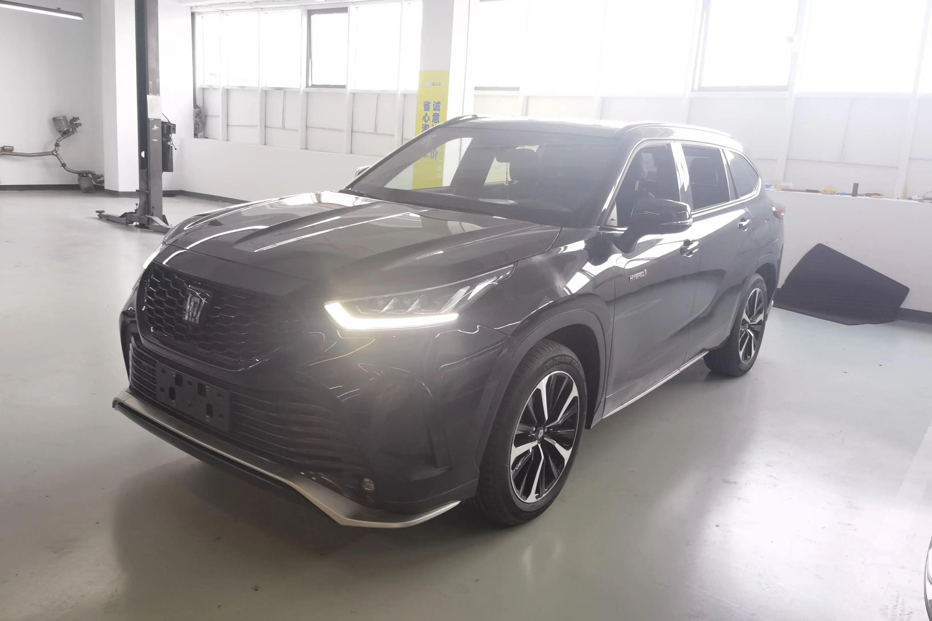 Toyota Crown Kluger