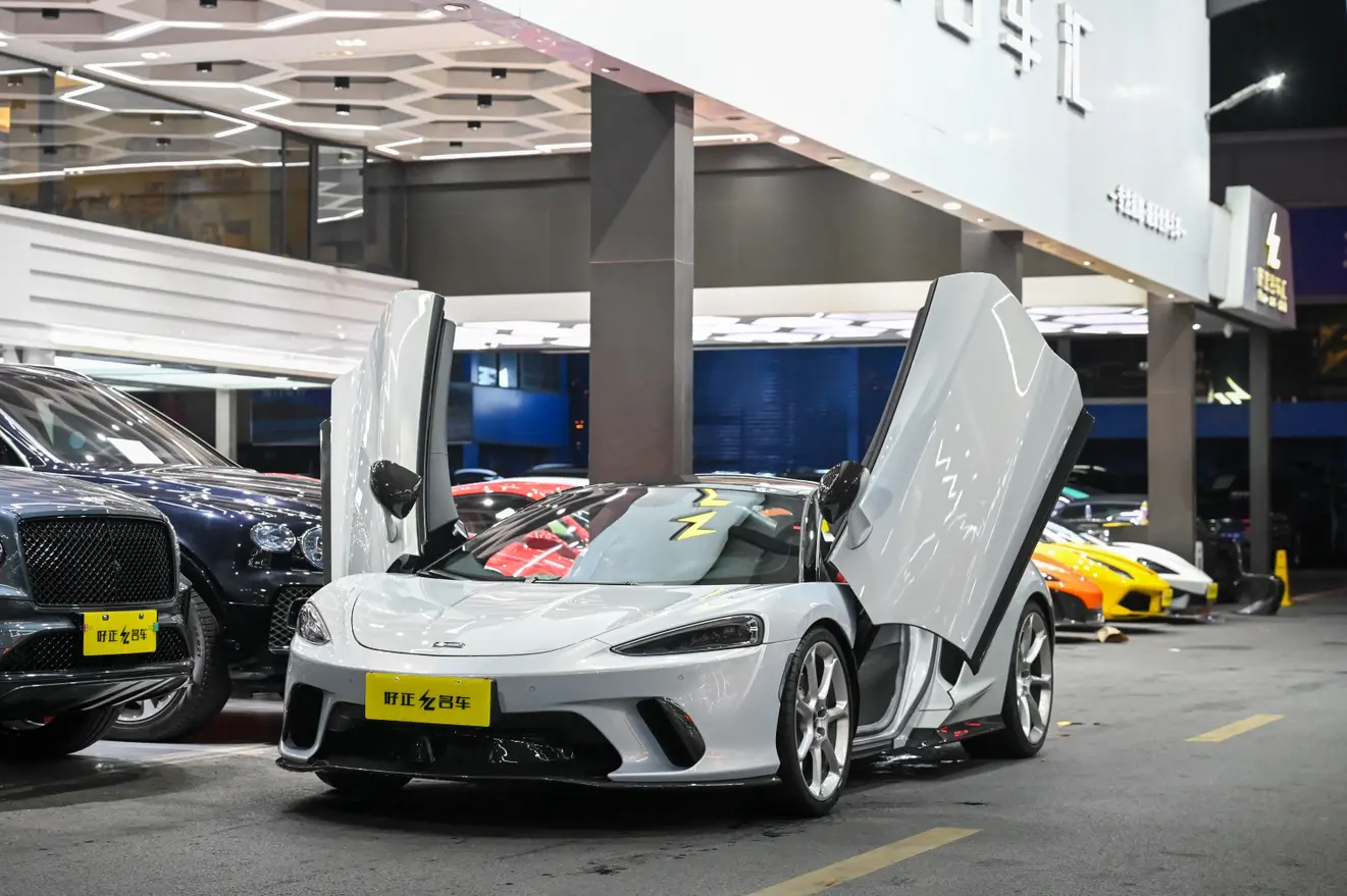 McLaren GT  из Китая
