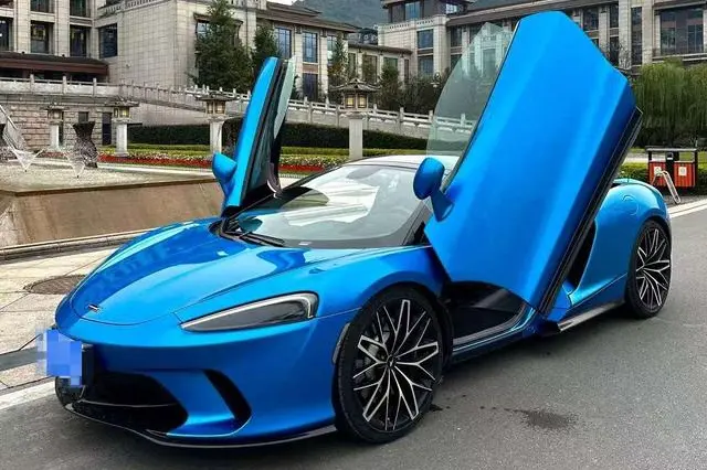 McLaren GT  из Китая