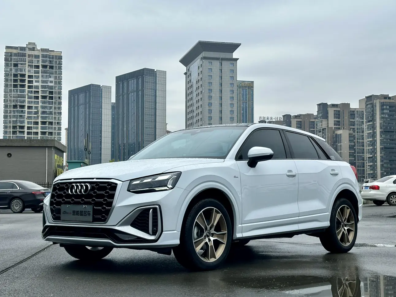 Audi Q2L