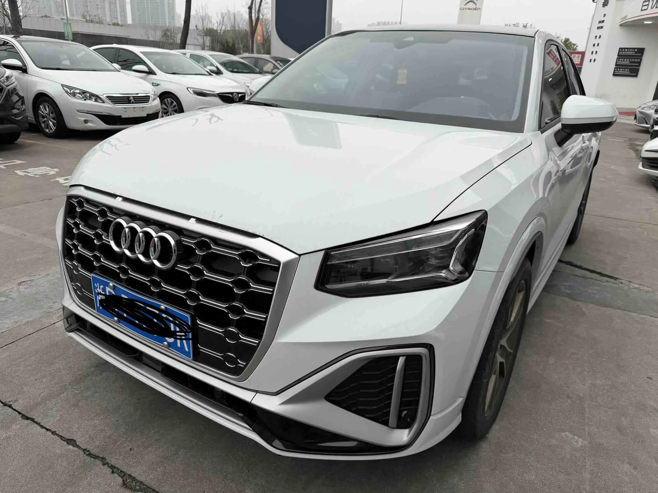 Audi Q2L