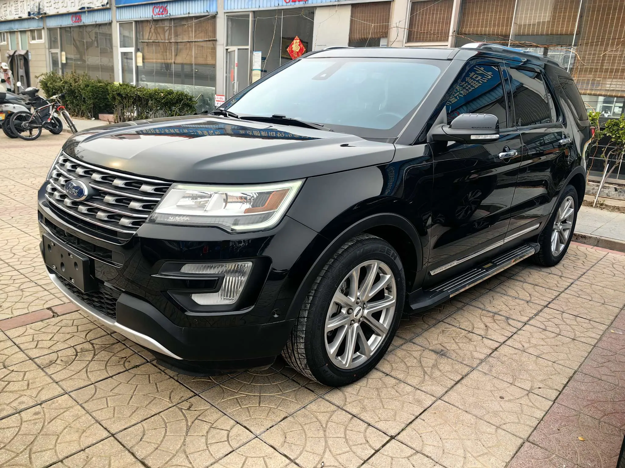 Ford Explorer  из Китая