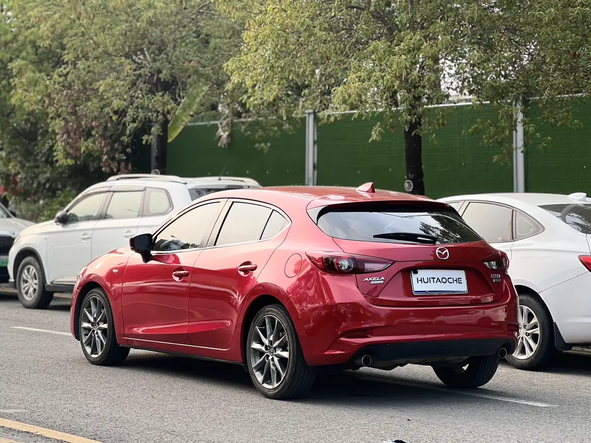 Mazda Axela (Mazda3)  из Китая