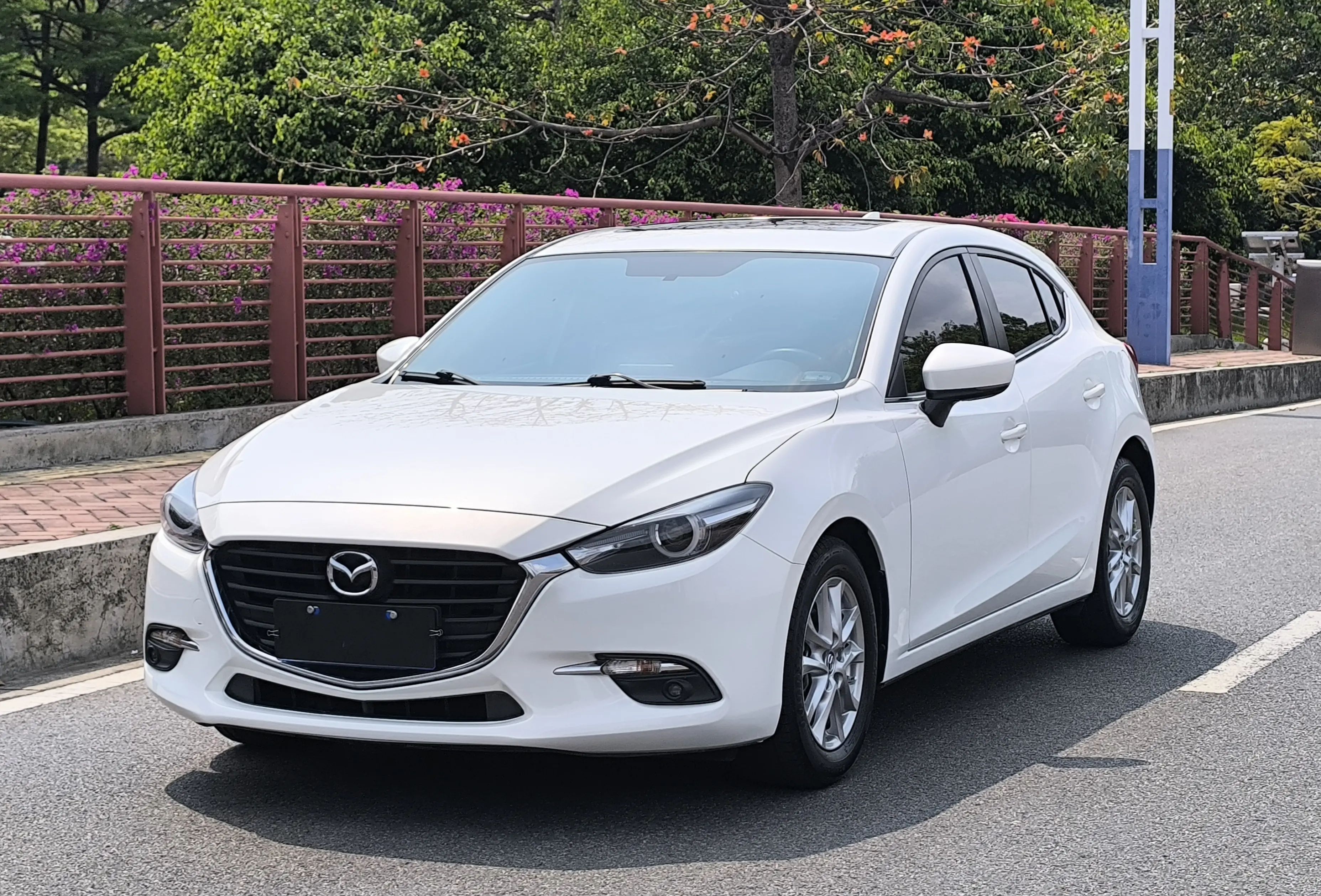 Mazda Axela (Mazda3)  из Китая