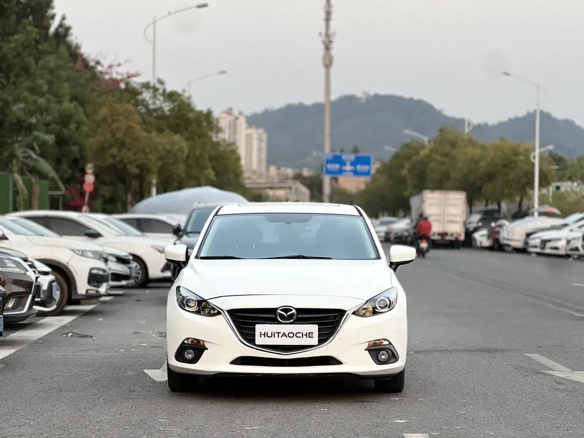 Mazda Axela (Mazda3)  из Китая