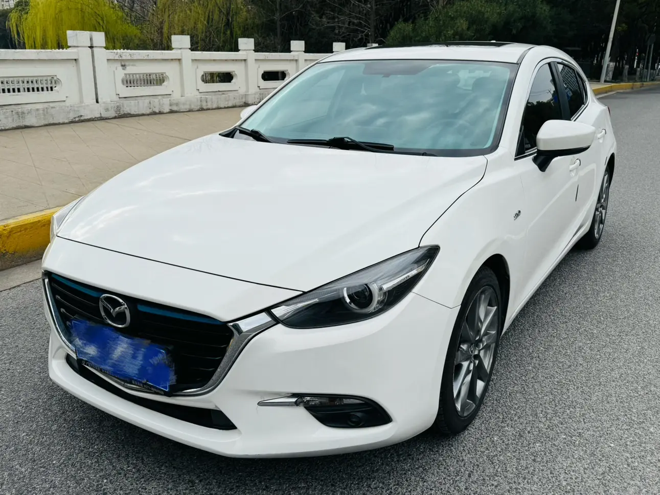 Mazda Axela (Mazda3)  из Китая