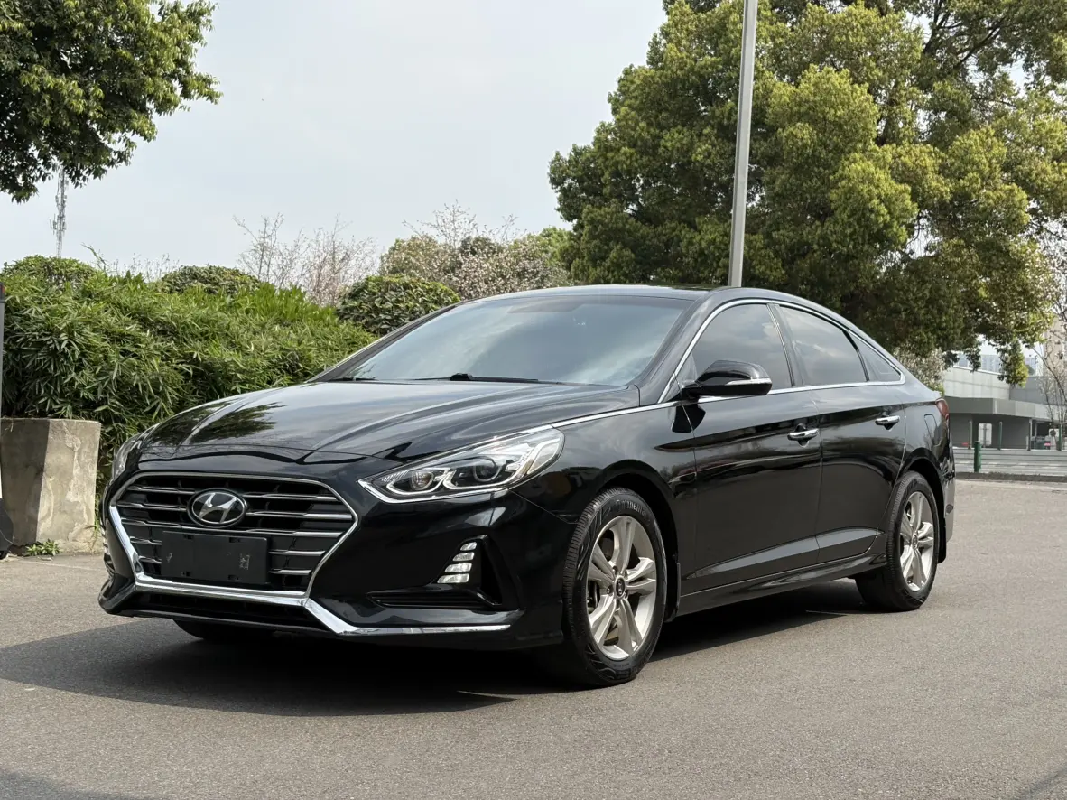 Hyundai Sonata nine