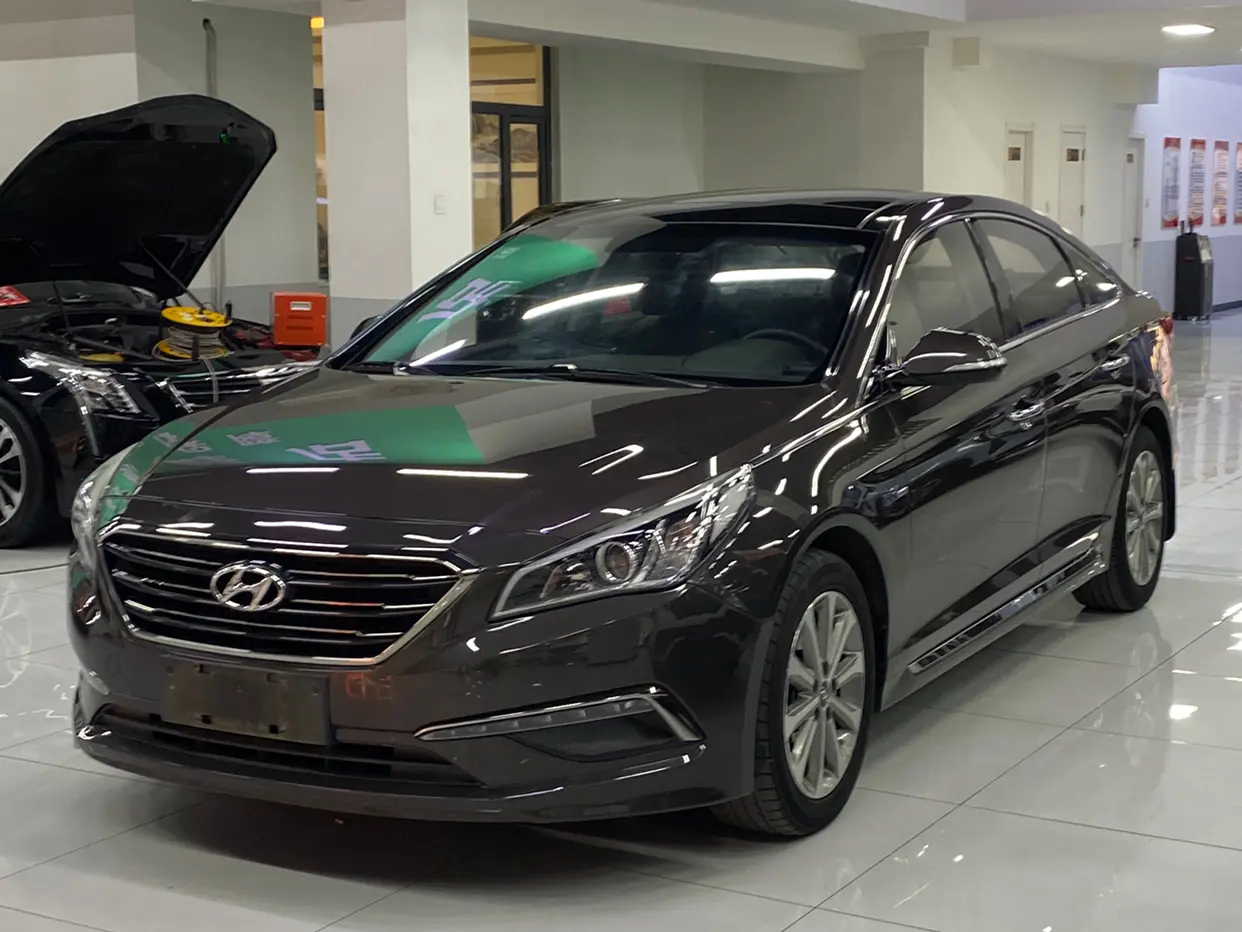 Hyundai Sonata nine