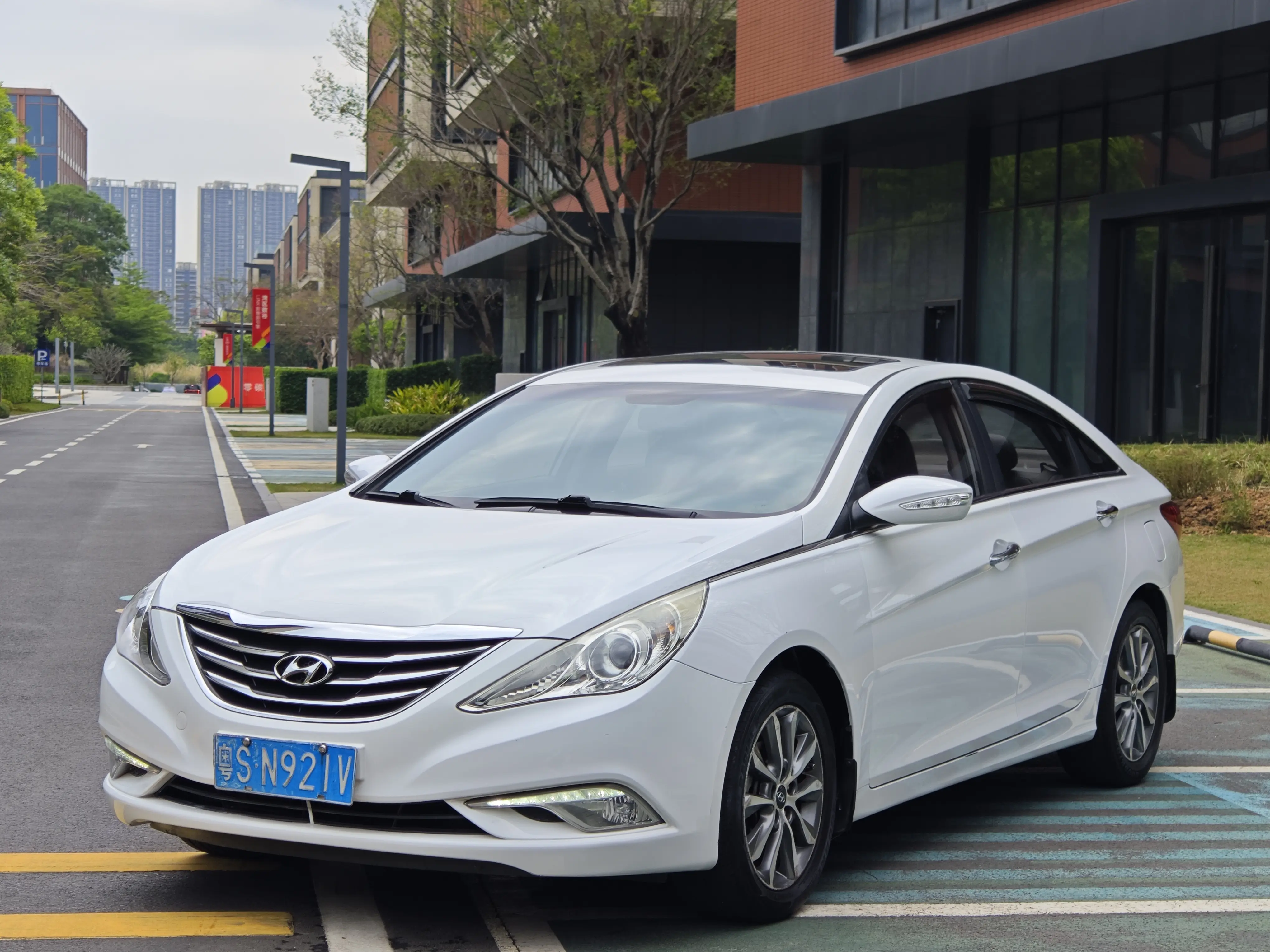 Hyundai Sonata eight