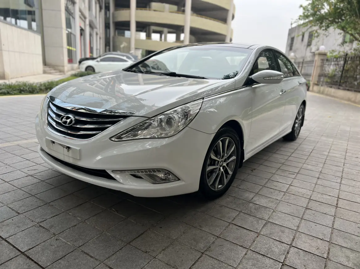 Hyundai Sonata eight