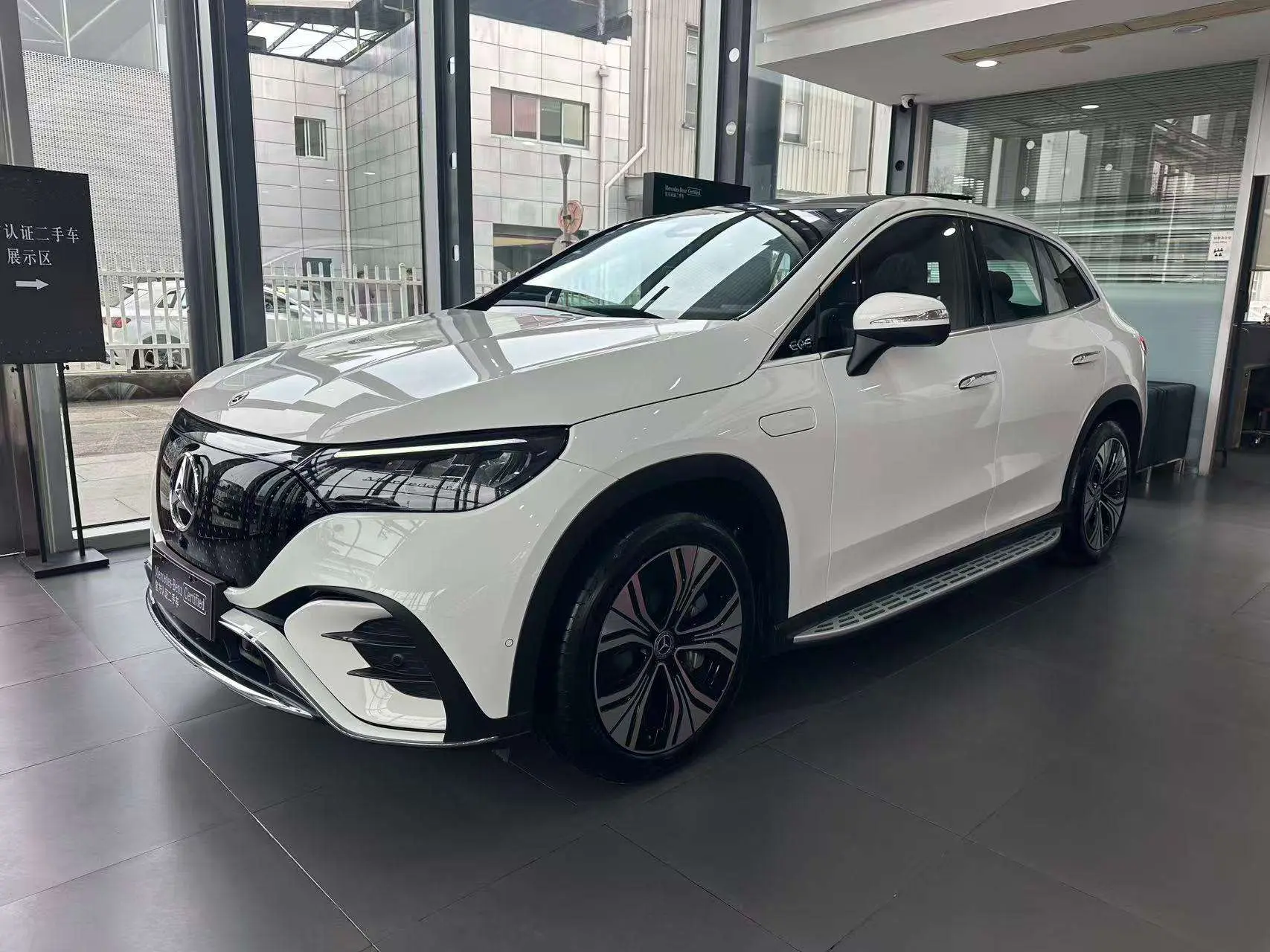 Mercedes-Benz EQE SUV