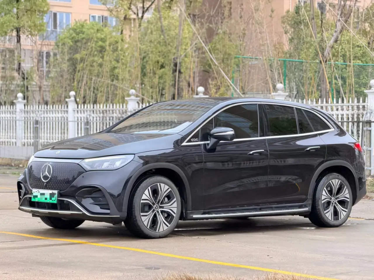 Mercedes-Benz EQE SUV