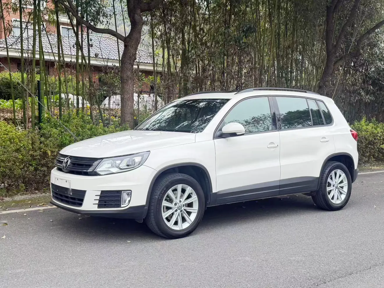 Volkswagen Tiguan (Tharu)