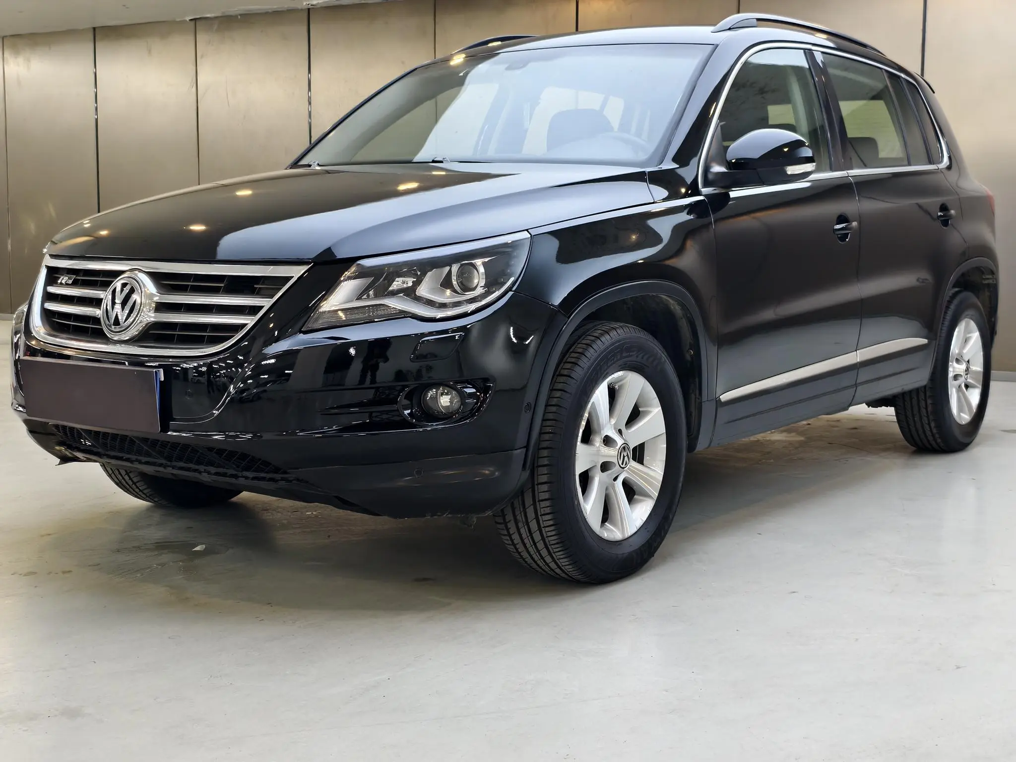 Volkswagen Tiguan (Tharu)