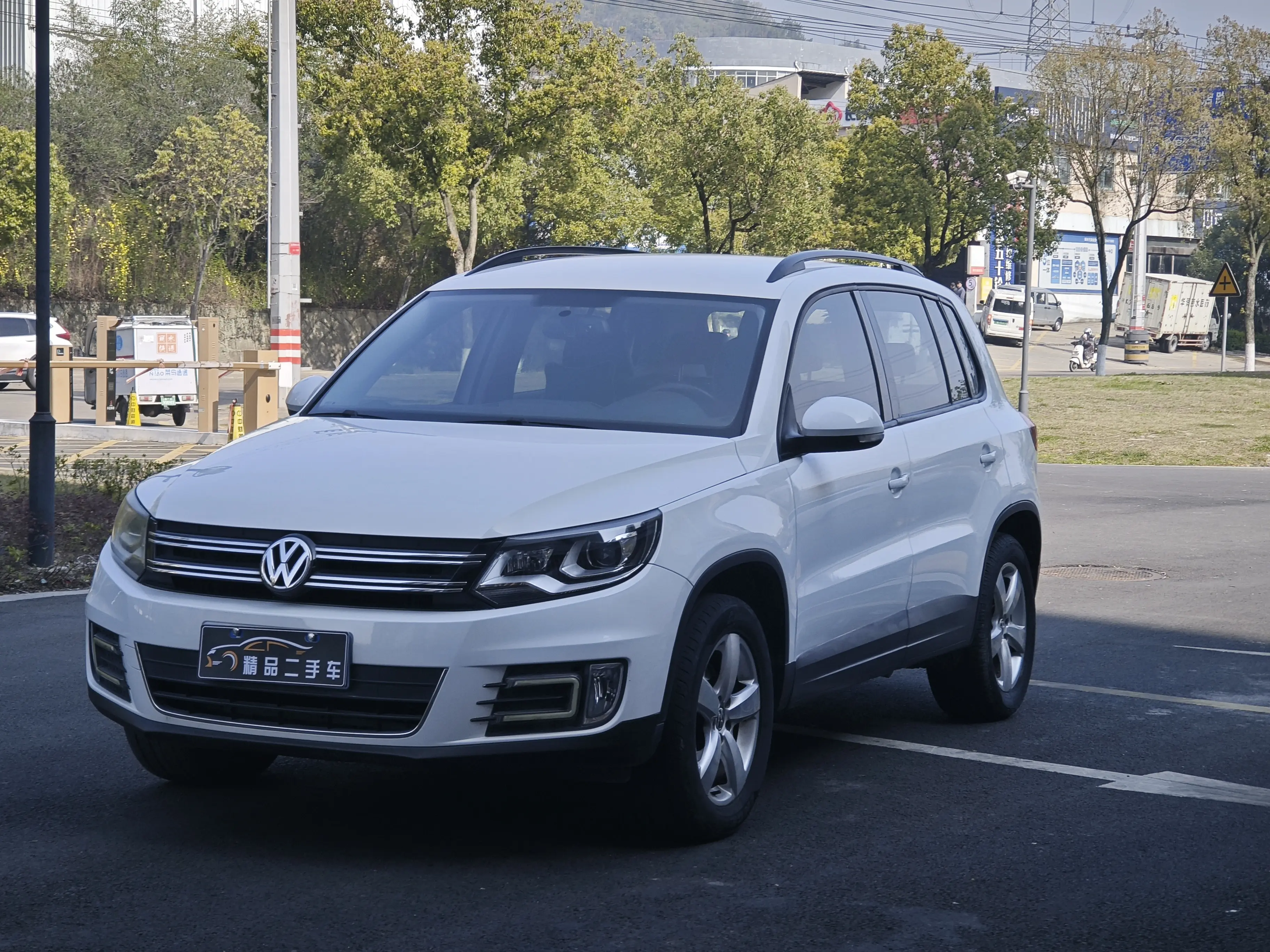Volkswagen Tiguan (Tharu)