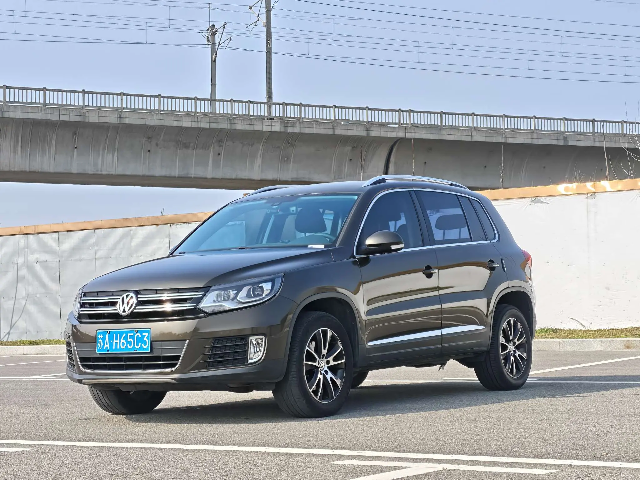 Volkswagen Tiguan (Tharu)