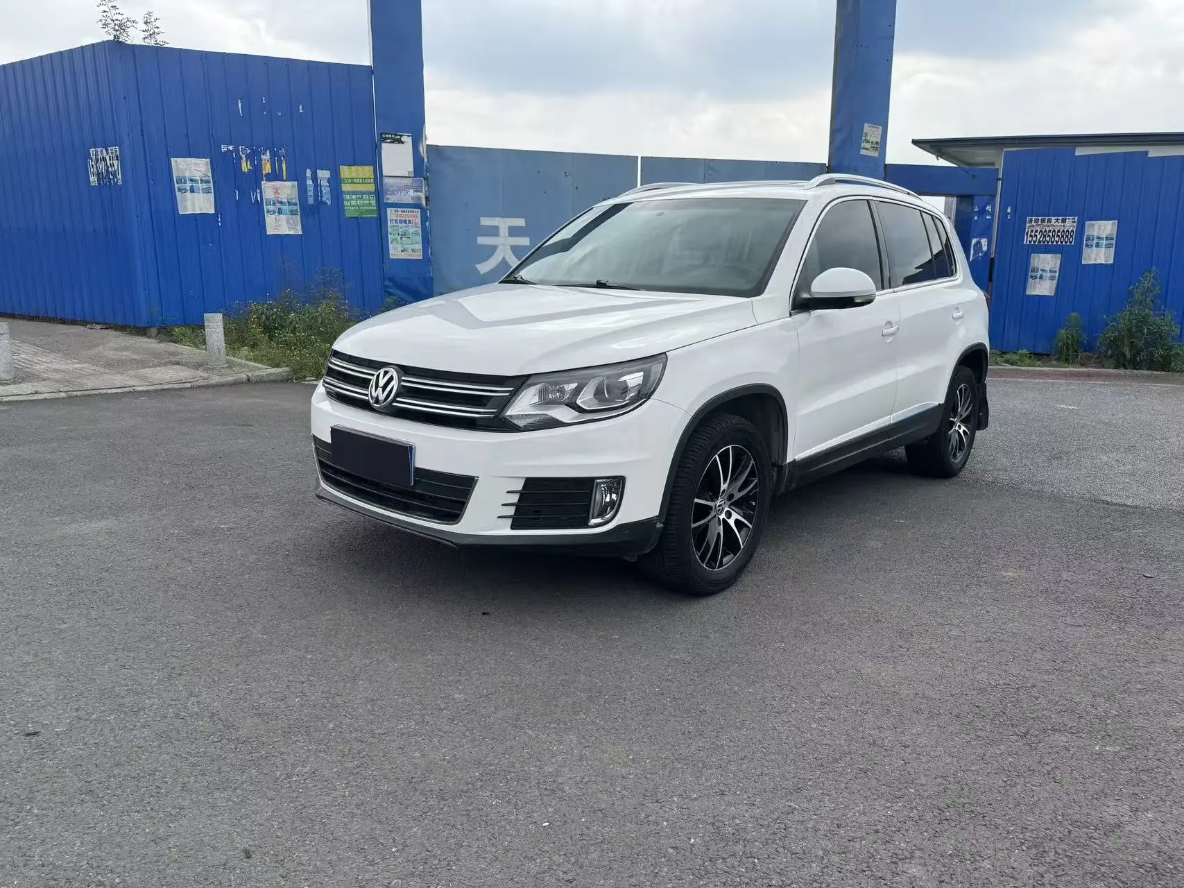 Volkswagen Tiguan (Tharu)