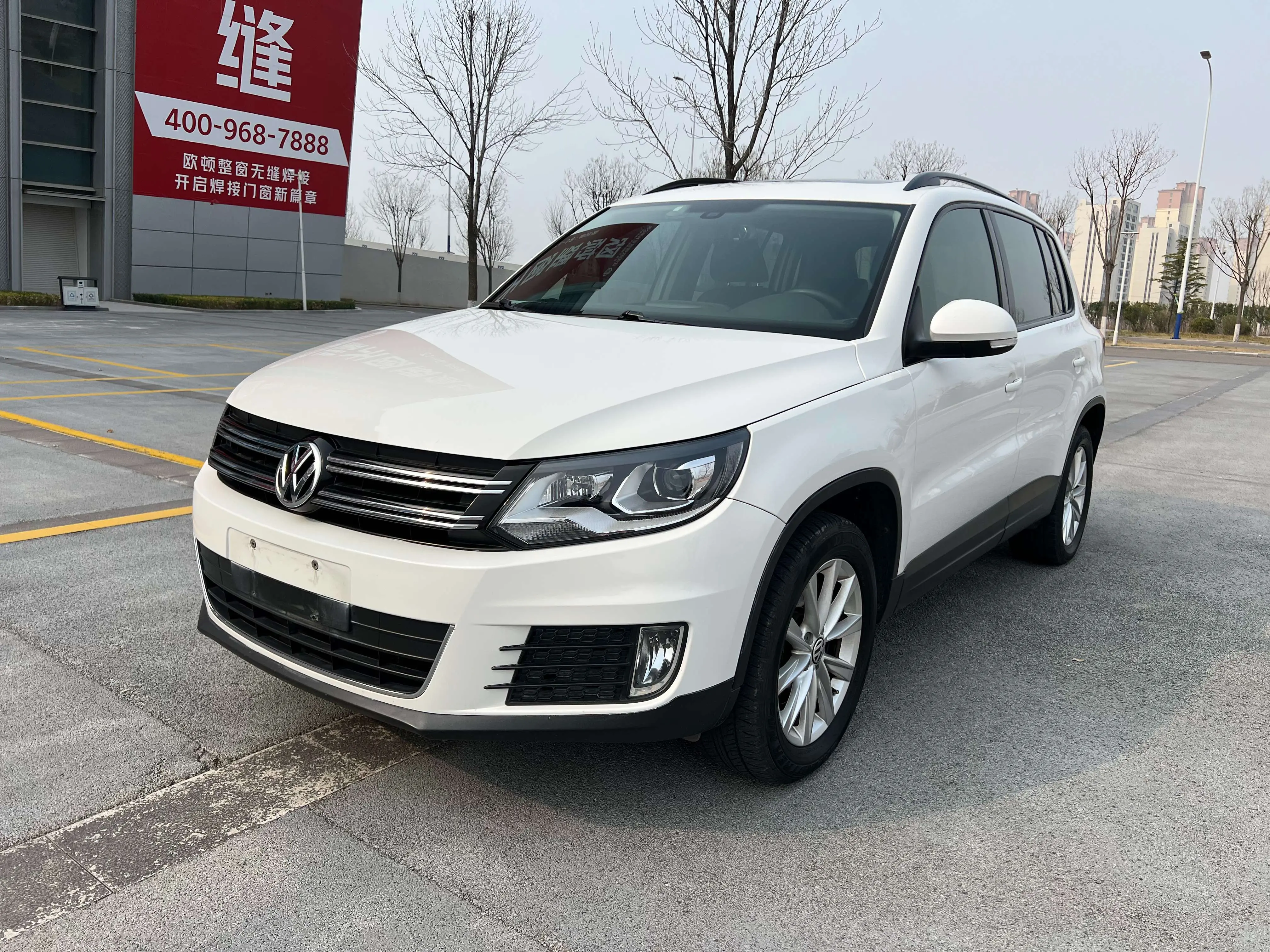 Volkswagen Tiguan (Tharu)
