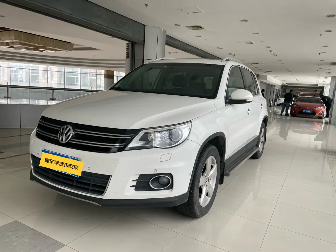 Volkswagen Tiguan (Tharu)