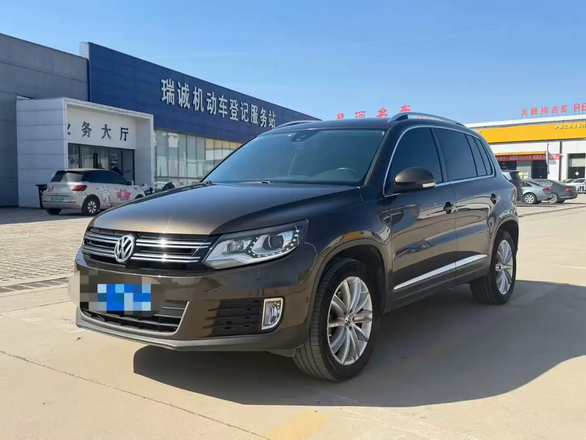 Volkswagen Tiguan (Tharu)