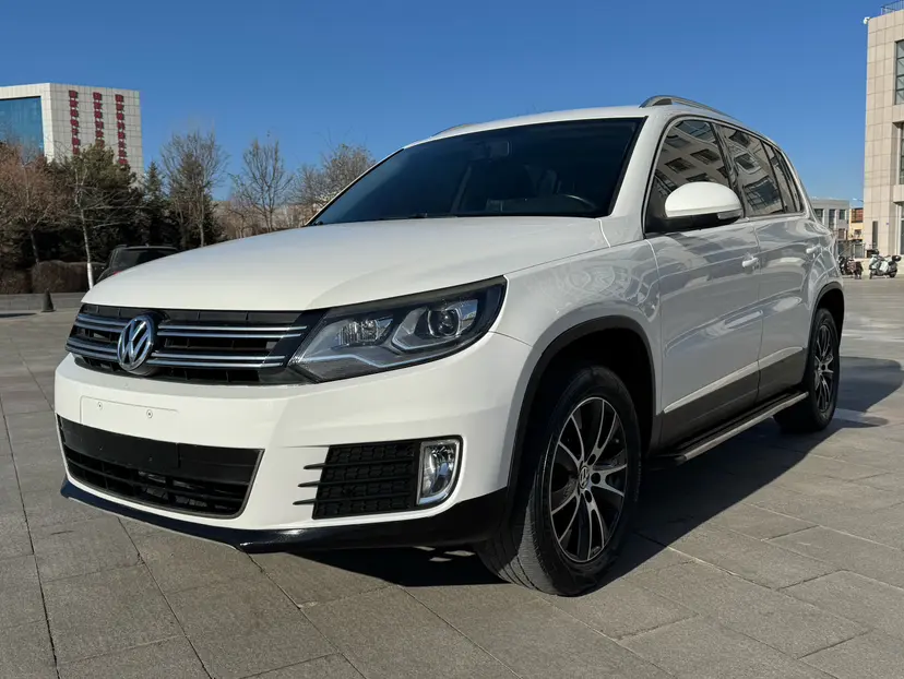 Volkswagen Tiguan (Tharu)
