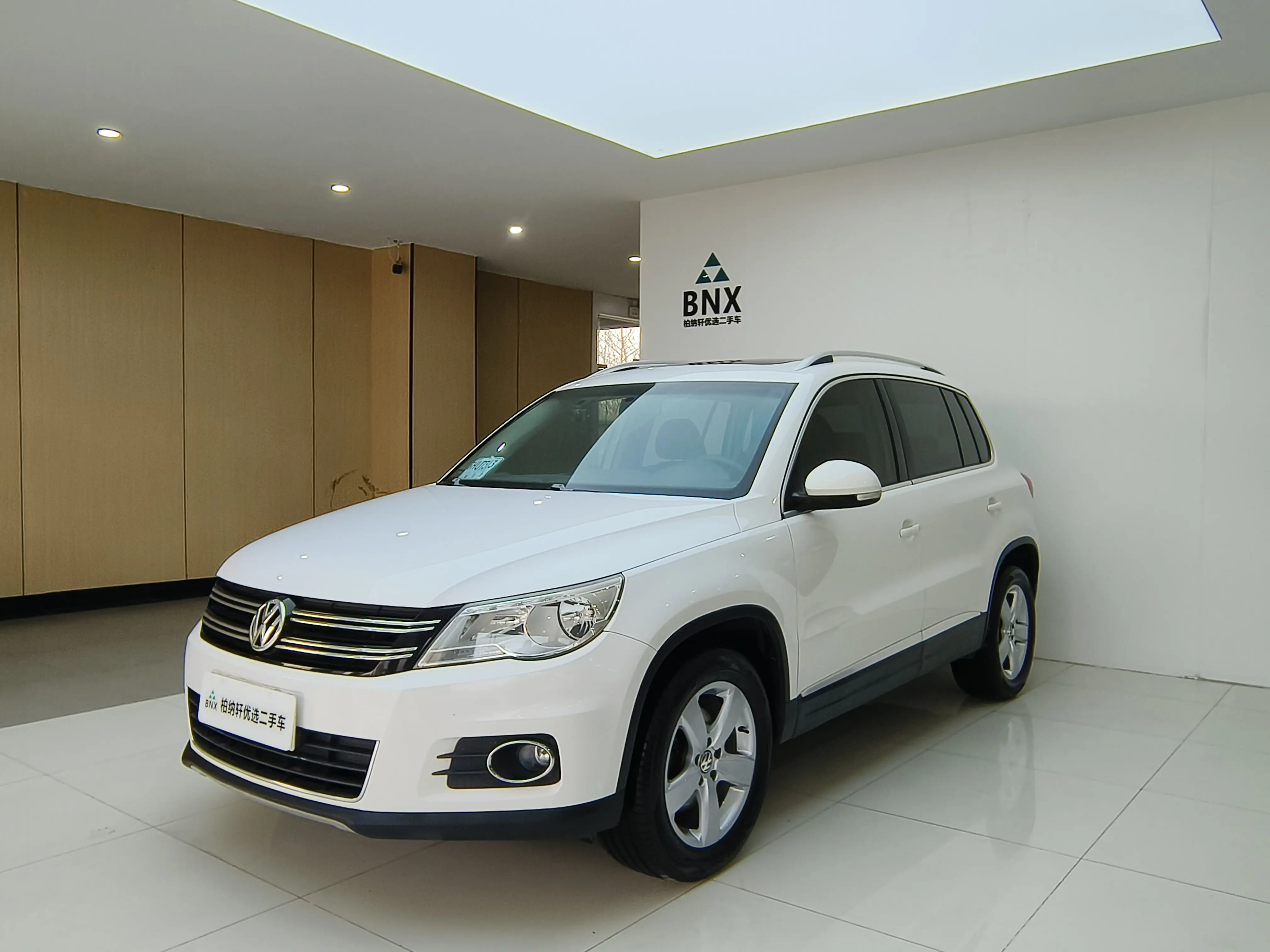 Volkswagen Tiguan (Tharu)