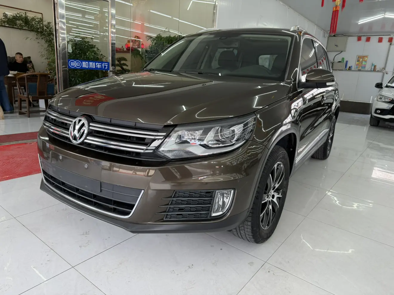 Volkswagen Tiguan (Tharu)