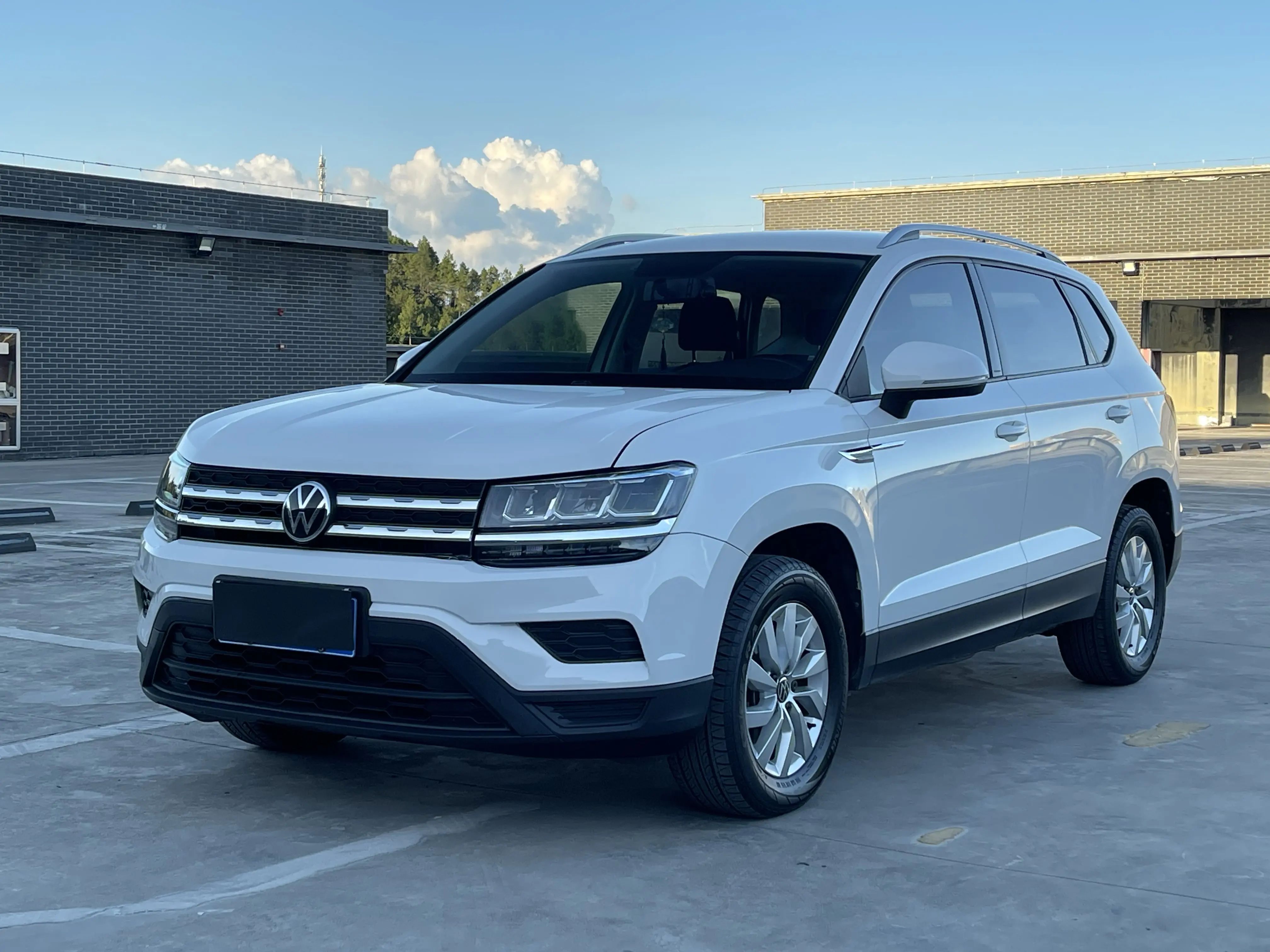 Volkswagen Tharu
